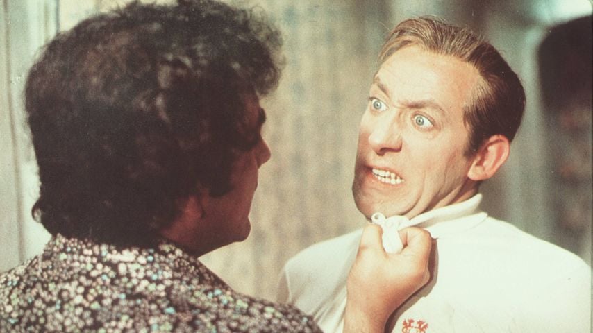 Szene aus "Eine Nervensäge gegen alle" (1969) von Regisseur Ralf Gregan mit Dieter Hallervorden.