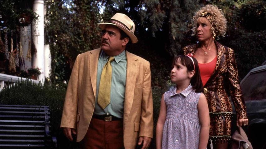 Filmszene aus "Matilda" (1996) mit Danny DeVito, Mara Wilson und Rhea Perlman