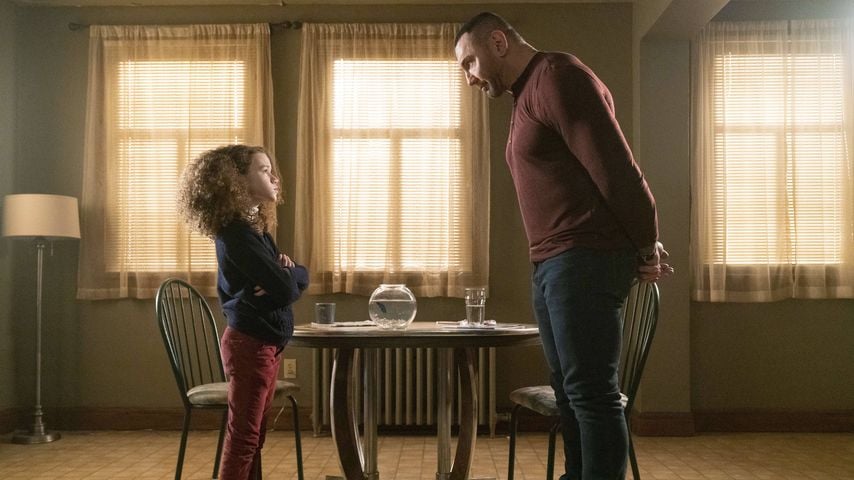 Chloe Coleman und Dave Bautista in einer Szene aus "Der Spion von nebenan" (2020)