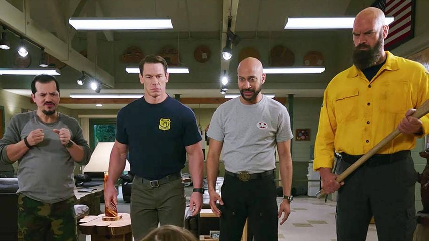 John Leguizamo, John Cena, Keegan-Michael Key und Tyler Mane in einer Szene aus "Playing with Fire" (2019).
