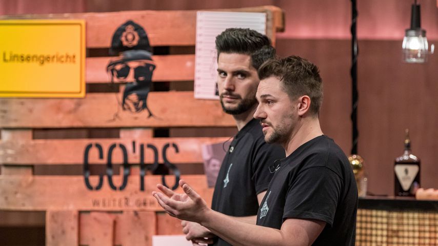 So happy sind die Kaffeeschnaps-Gründer mit ihrem Löwen Nils