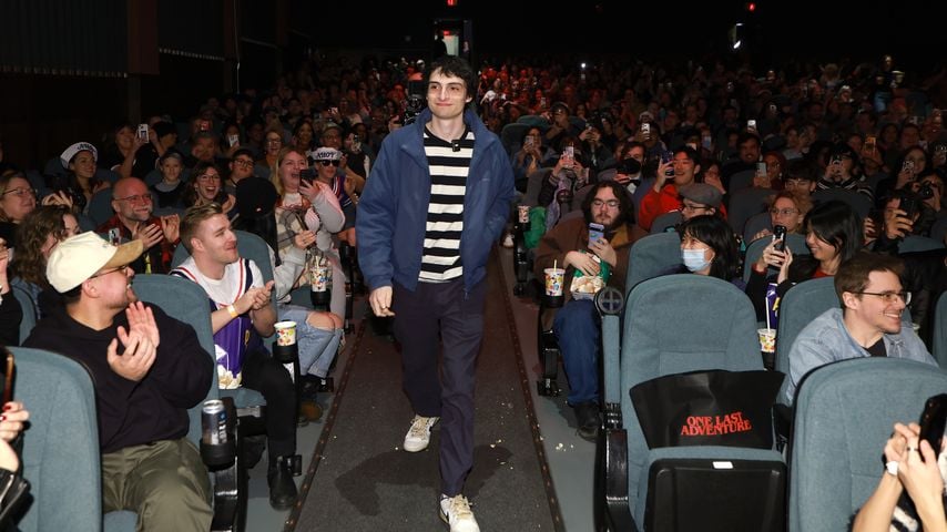 Finn Wolfhard besucht die Fan-Vorführungen zum Finale von "Stranger Things 5“ in Vancouver, British Columbia
