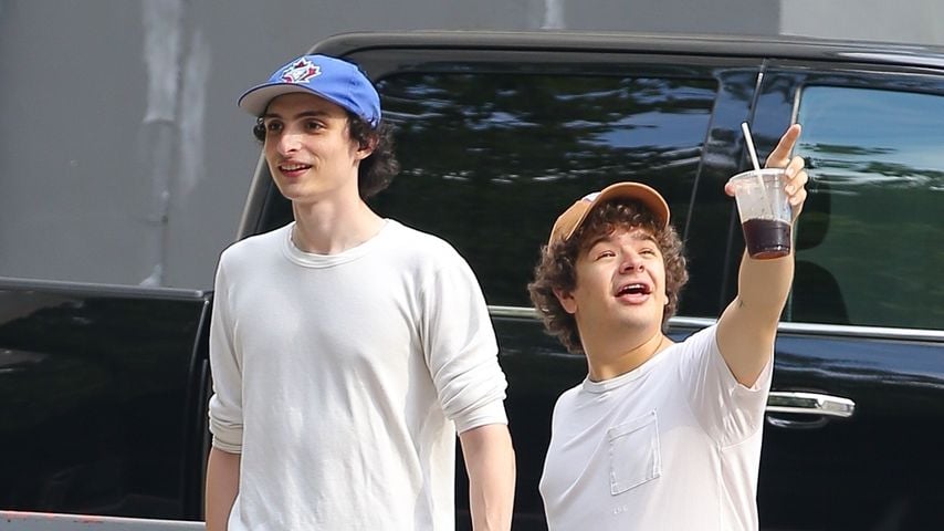Echte BFFs! Finn Wolfhard und Gaten halten Händchen in NYC