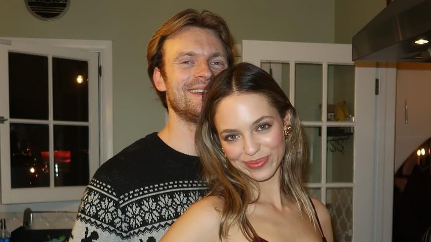 Finneas O'Connell und Claudia Sulewski im Februar 2024