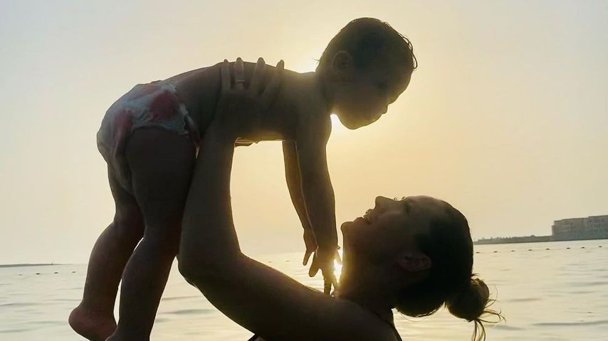 Fiona Erdmann mit ihrem Sohn Leo, Juni 2022
