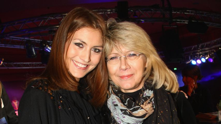 Fiona Erdmann mit ihrer Mutter Luzie, Dezember 2009