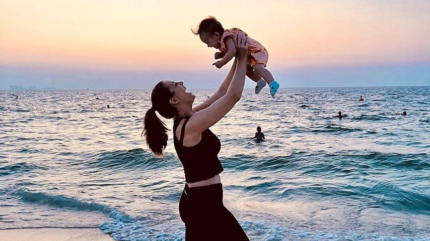 Fiona Erdmann mit ihrer Tochter Neyla, Oktober 2022