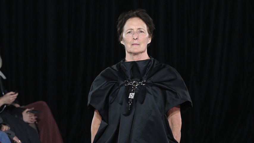 Fiona Shaw feiert Laufsteg-Debüt auf Londoner Fashion Week