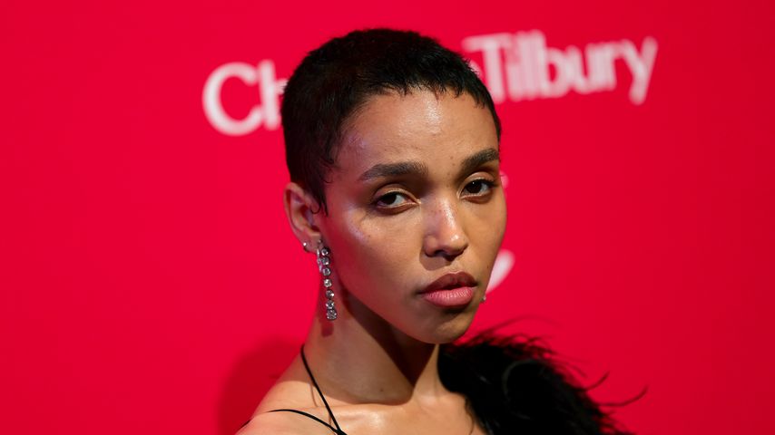 FKA Twigs verzaubert nach Visa-Panne mit Bühnen-Comeback