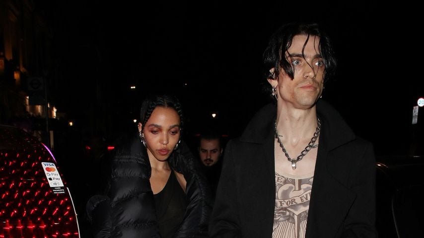 Hand in Hand: FKA Twigs und ihr Jordan besuchen Fashionshow