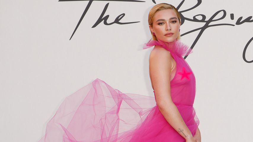 Collage: Florence Pugh bei der Fashion Show von Valentino