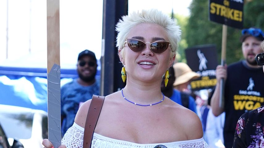 Punkiger Look: Florence Pugh streikt vor den Disney-Studios