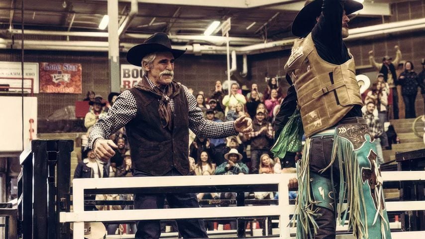 Forrie J. Smith und Jake Allyn bei einem Rodeo-Event in "Ride" (2024)