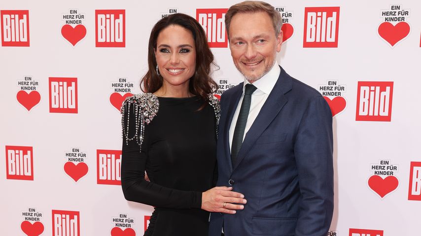 Franca Lehfeldt feierte ersten Muttertag mit Champagner