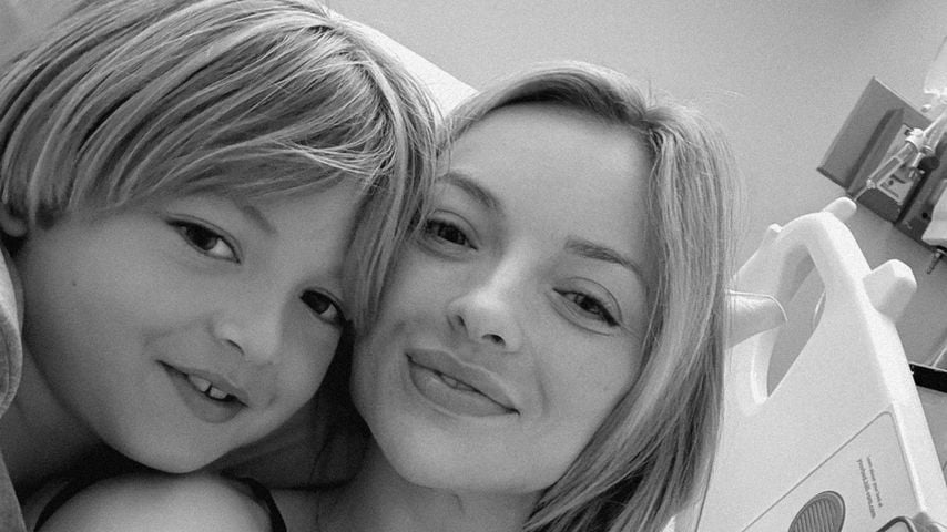 Francesca Eastwood mit ihren zwei Kindern