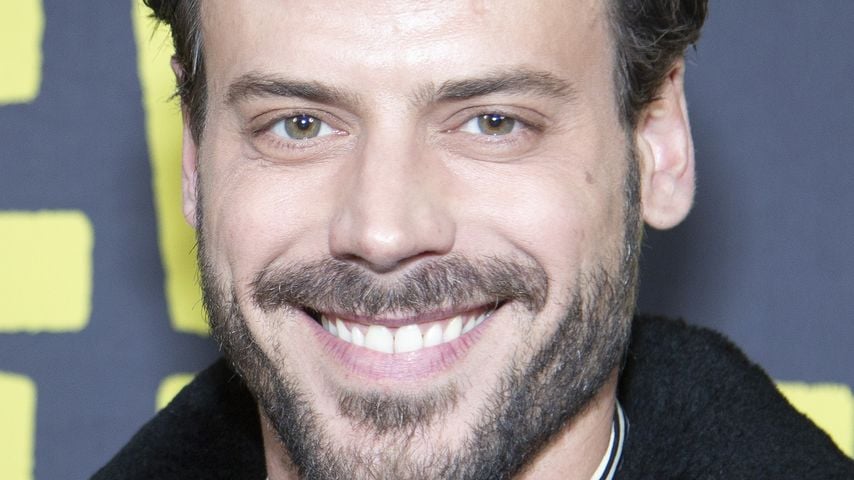 Warum François Arnaud nie mit Mama "Heated Rivalry" schaut