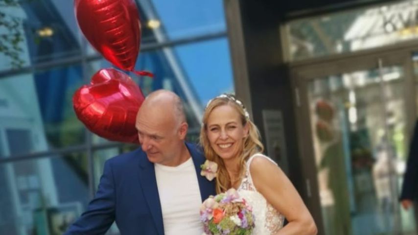 Frank Buschmann und Lisa Heckl bei ihrer Hochzeit.