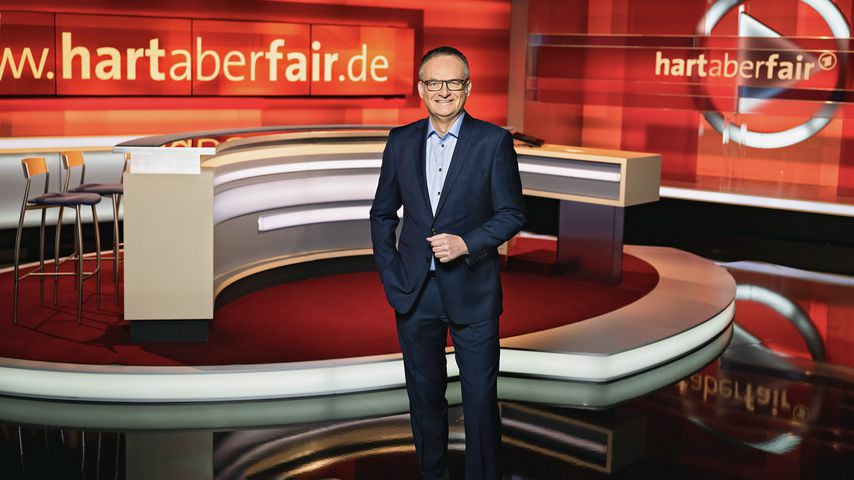 Frank Plasberg fällt wochenlang bei "Hart aber fair" aus!