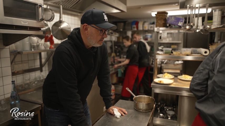 Frank Rosin in der Küche des "Ratskellers" in "Rosins Restaurants" 2026, Staffel 19, Folge 4