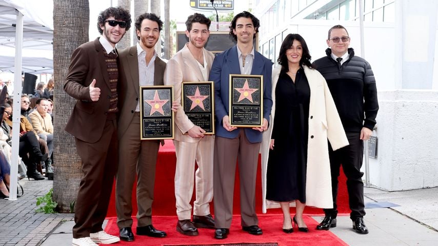 Frankie, Kevin, Nick, Joe, Denise und Paul Kevin Jonas Sr., Januar 2025