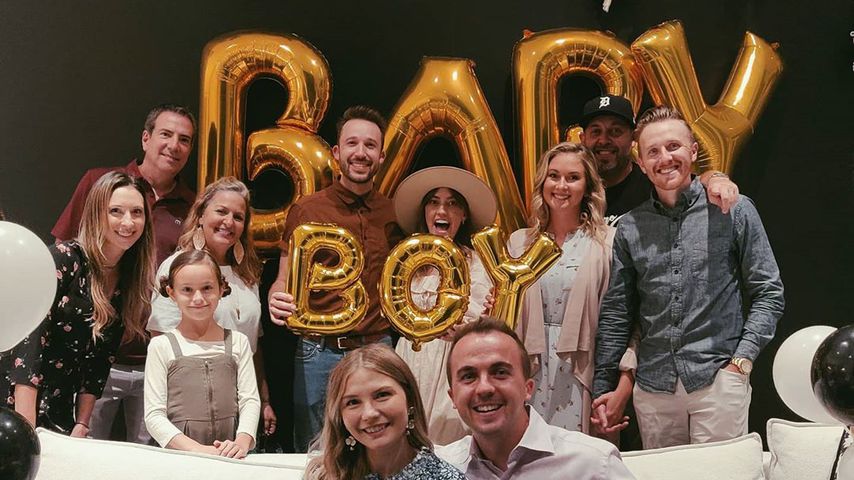 Frankie Muniz mit seiner Frau Paige und Freunden