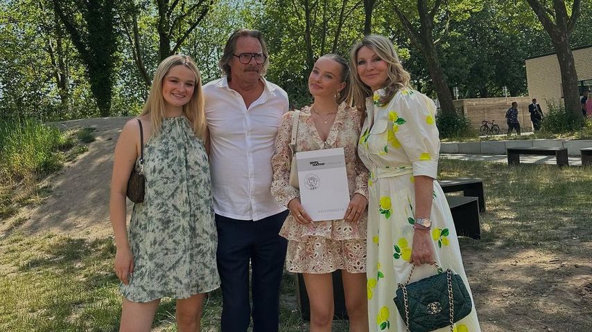 Frauke Ludowig mit ihren Töchtern Nele und Nika sowie ihrem Mann Kai
