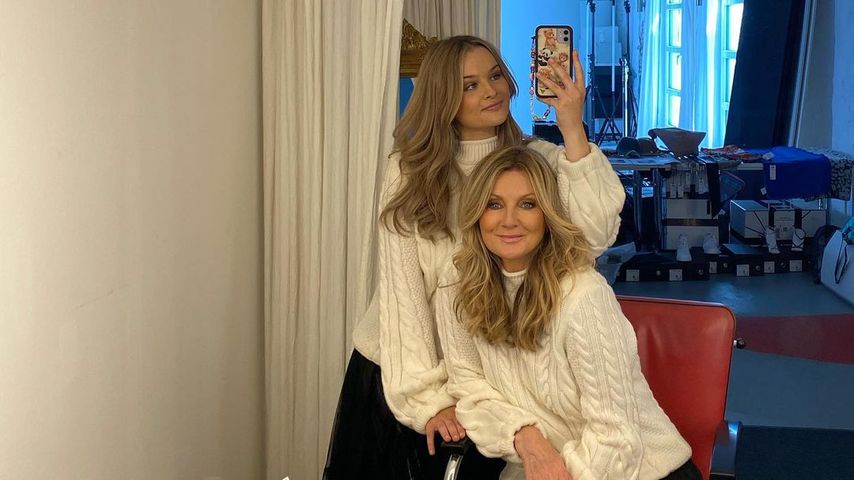 Frauke und Nele Ludowig Backstage bei einer Marccain-Kampagne im August 2021