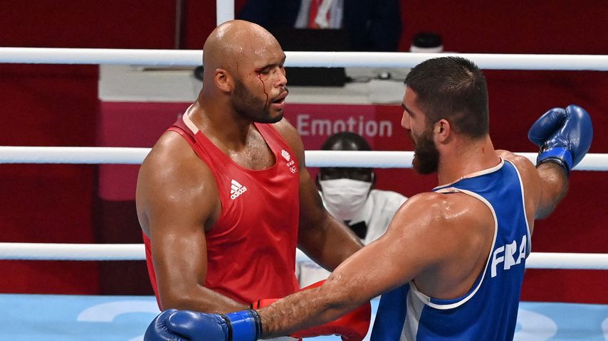Frazer Clarke und Mourad Aliev während eines Kampfes bei den Olympischen Sommerspielen, 2021