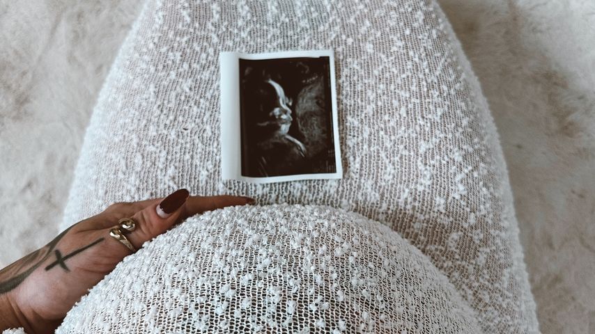 Babybauch und Ultraschallbild von Lilly, Xander Stephingers Partnerin