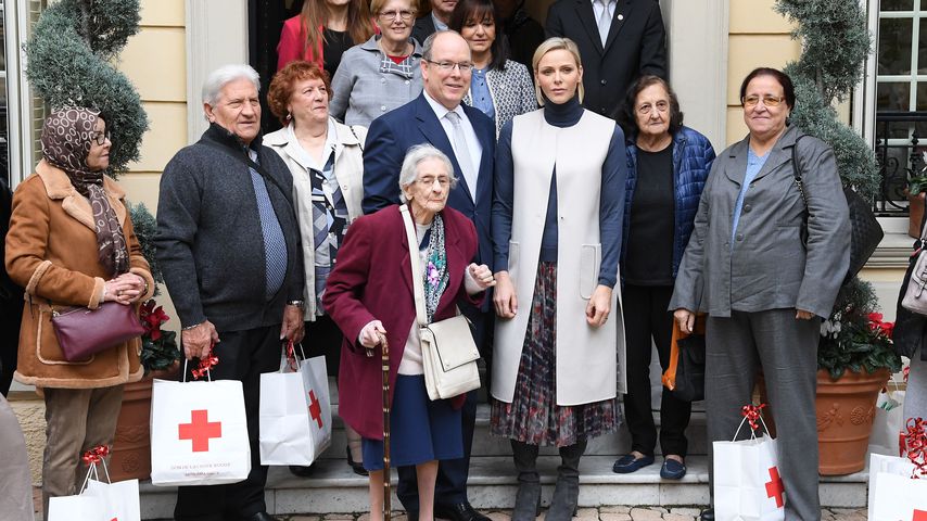 Fürst Albert II. und Fürstin Charlène von Monaco (m.) im November 2019