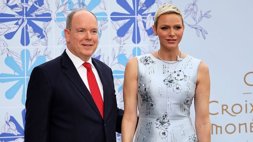 Fürst Albert und Charlène zeigen sich ungewohnt vertraut