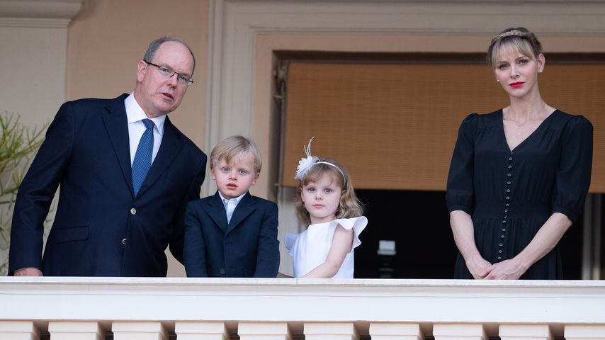 Fürst Albert II. verbringt Zeit mit Kids im Freizeitpark