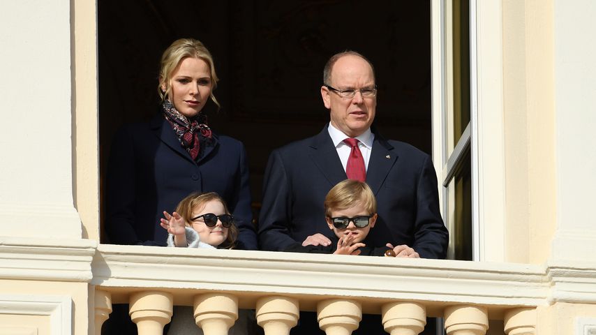 Fürst Albert und Fürstin Charlène von Monaco mit ihren Kindern