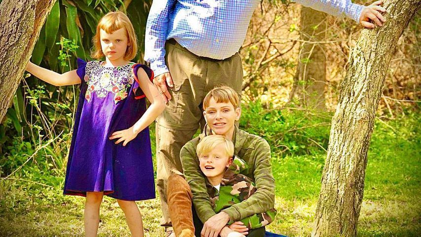 Fürst Albert und Fürstin Charlène von Monaco mit ihren Kindern