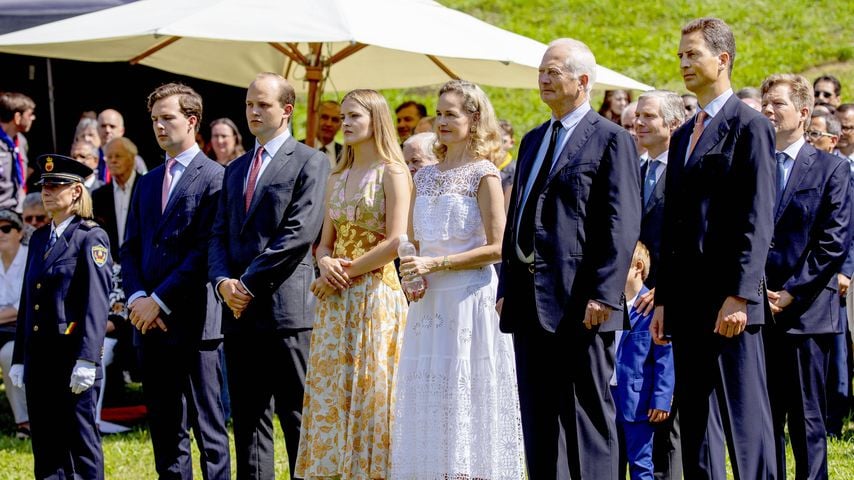 Fürst Hans-Adam II., Erbprinz Alois, Erbprinzessin Sophie, Prinzessin Marie-Caroline, Prinz Joseph Wenzel und Prinz Nikolaus beim Staatsfeiertag