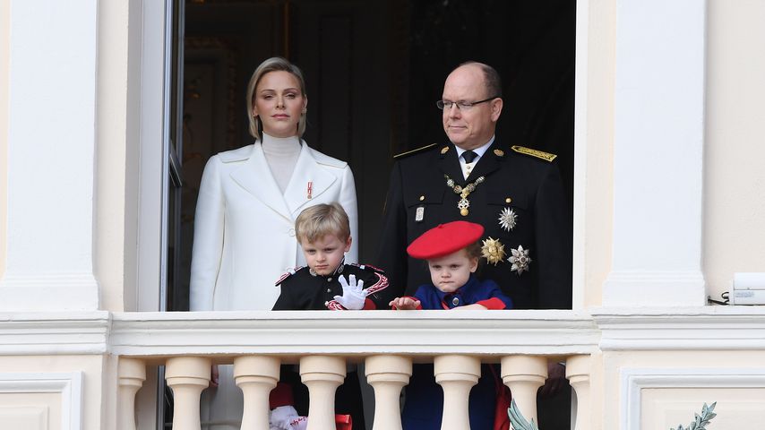 Fürstin Charlène und Albert II von Monaco mit ihren Kindern Jacques und Gabriella im November 2019