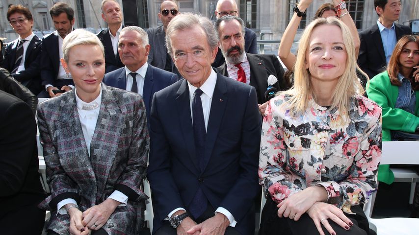 Fürstin Charlène, Bernard Arnault und Delphine Arnault im Oktober 2022