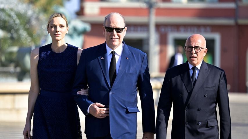 Fürstin Charlène, Fürst Albert II. und Éric Ciotti bei Gedenkveranstaltung zum 10. Jahrestag des Anschlags in Nizza