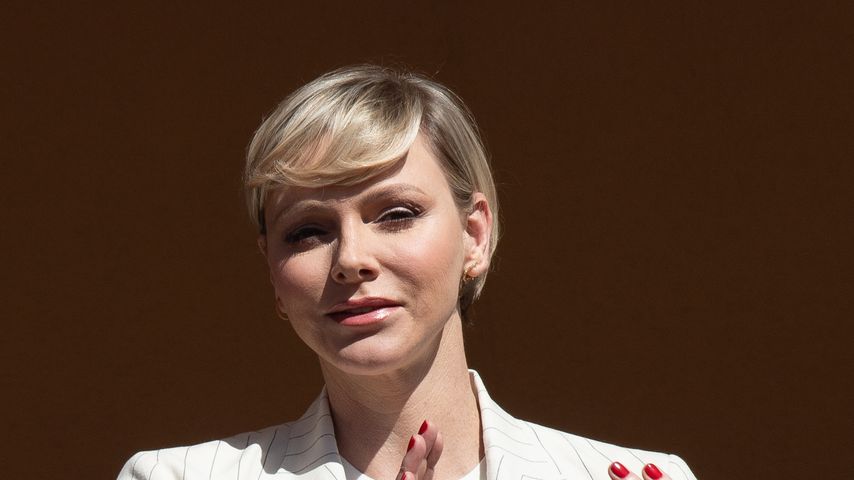 Fürstin Charlène begeistert mit elegantem Look in Zartrosa!