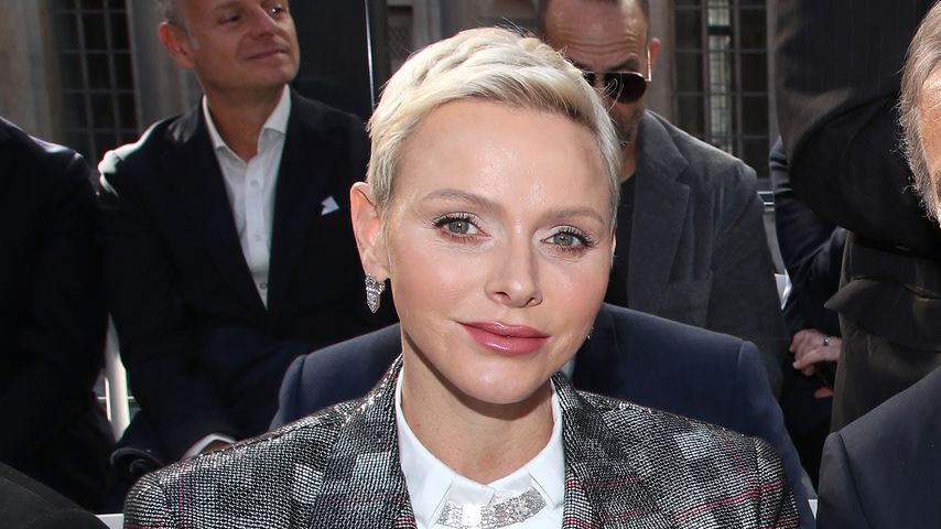 Gut gelaunt: Fürstin Charlène strahlt bei Paris Fashion Week