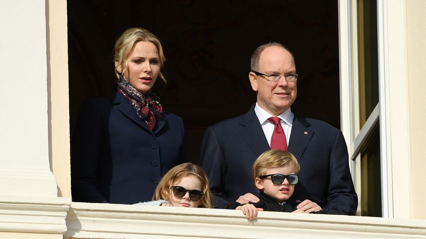 Fürstin Charlène und Prinz Albert von Monaco mit ihren Kids