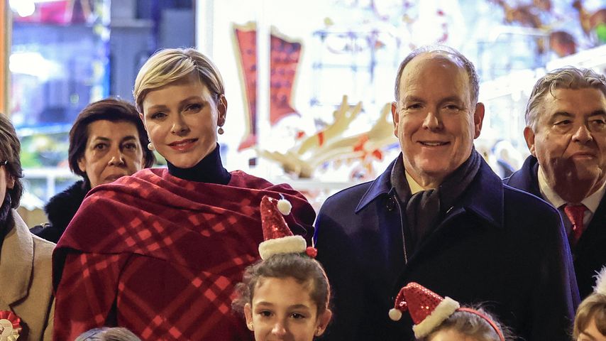 Fürstin Charlène und Fürst Albert bei der Eröffnung des Weihnachstdorfes