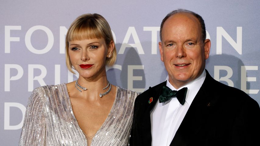 Fürst Albert und Frau Charlène strahlen zusammen auf Event