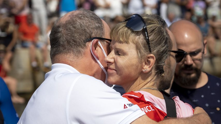 So vertraut zeigen sich Fürst Albert und Charlène selten