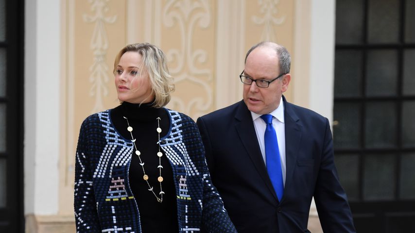 Kleine Babykugel: Fürstin Charlène zeigt ihr Glück