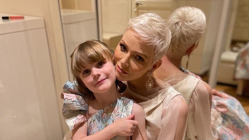 Erstes Event! Fürstin Charlène mit Tochter bei Fashion Award