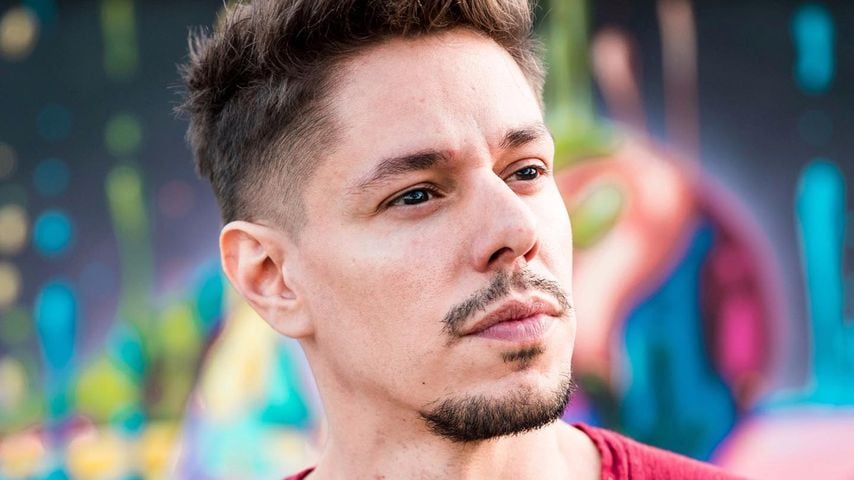 Funky Matas stellt mit Tattoo im freien Fall Weltrekord auf