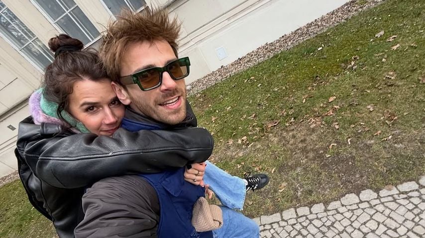 Unternehmer Fynn Kliemann mit Moderatorin Yara Hoffmann, März 2026