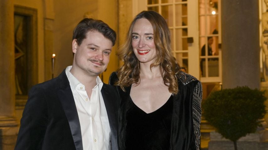 Leslie Mandokis Sohn Gabor Mandoki mit Partnerin Sophie Roecken, Januar 2023