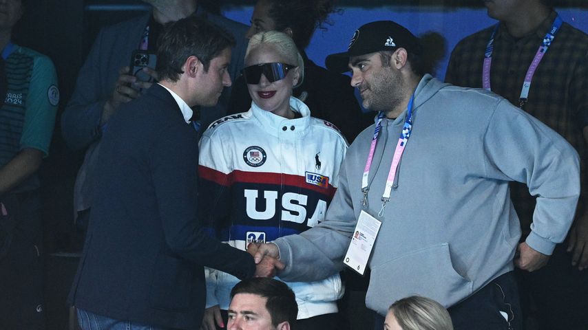 Gabriel Attal, Lady Gaga und Michael Polansky bei den Olympischen Spielen im Jahr 2024